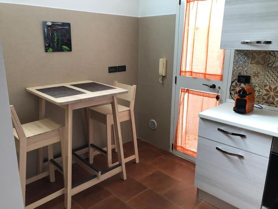Bari For You - Guest House A 300Mt. Dal Mare Bagian luar foto